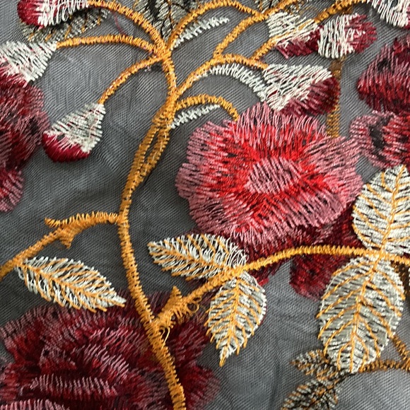 Ladies sheer floral vest - Picture 7 of 7